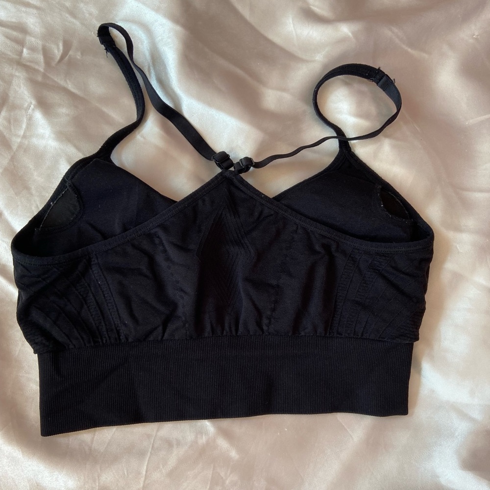 Simple Sports Bra - Picture 2 of 3